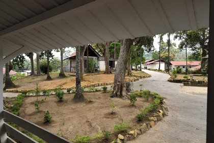 Gabon, Province du Moyen-Ogooué, Lambaréné, l'ancien Hopital Albert Schweitzer devenu musée, le réfectoire vu depuis sa dernière maison
