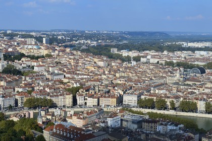 France, Rhône (69), Lyon, site historique classé Patrimoine Mondial de l'UNESCO, les pentes de la colline de la Croix-Rousse et le quartier Saint-Paul du Vieux Lyon en premier plan