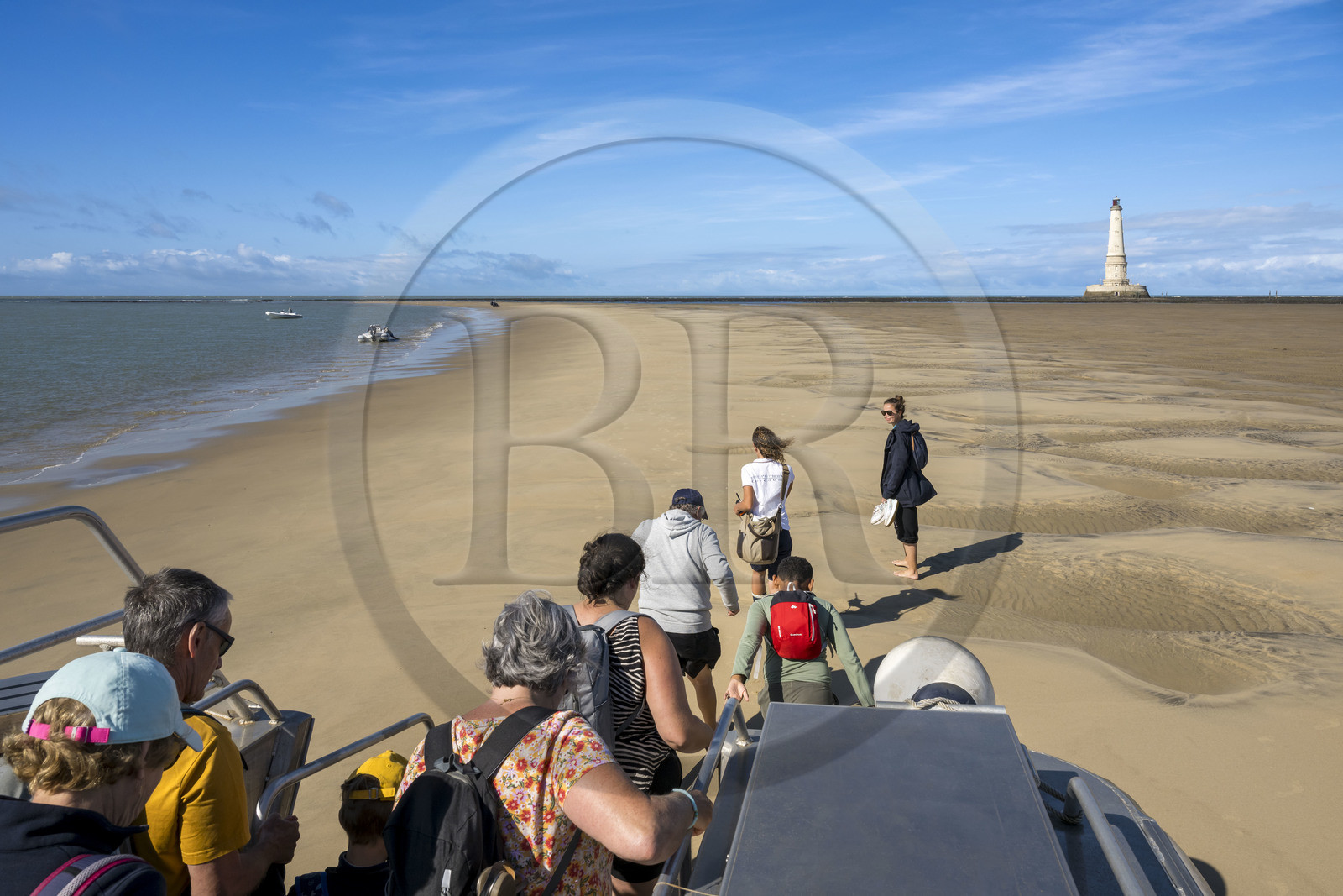 France, Gironde (33), le Verdon-sur-Mer, plateau rocheux de Cordouan, phare de Cordouan, classé Patrimoine Mondial de l'UNESCO, visite du phare avec transfert par bateau et chaland amphibie des croisières La Sirène