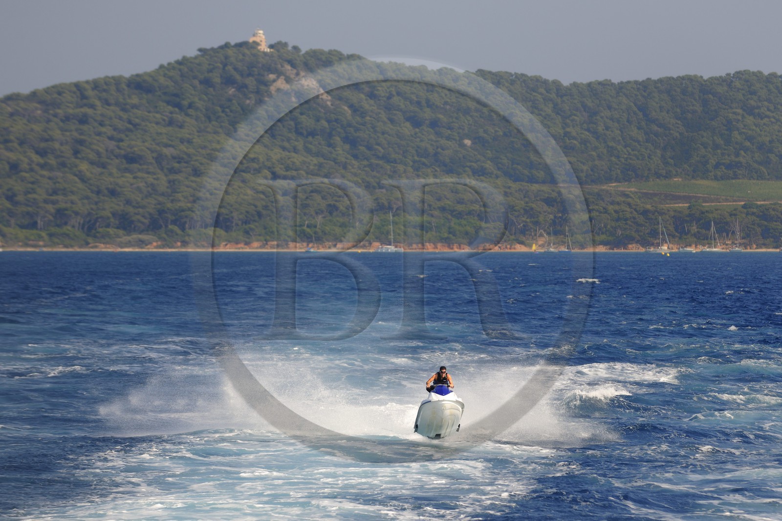 France, Var (83), Iles d'Hyères, parc national de Port-Cros, île de Porquerolles, jet ski ou scooter des mers