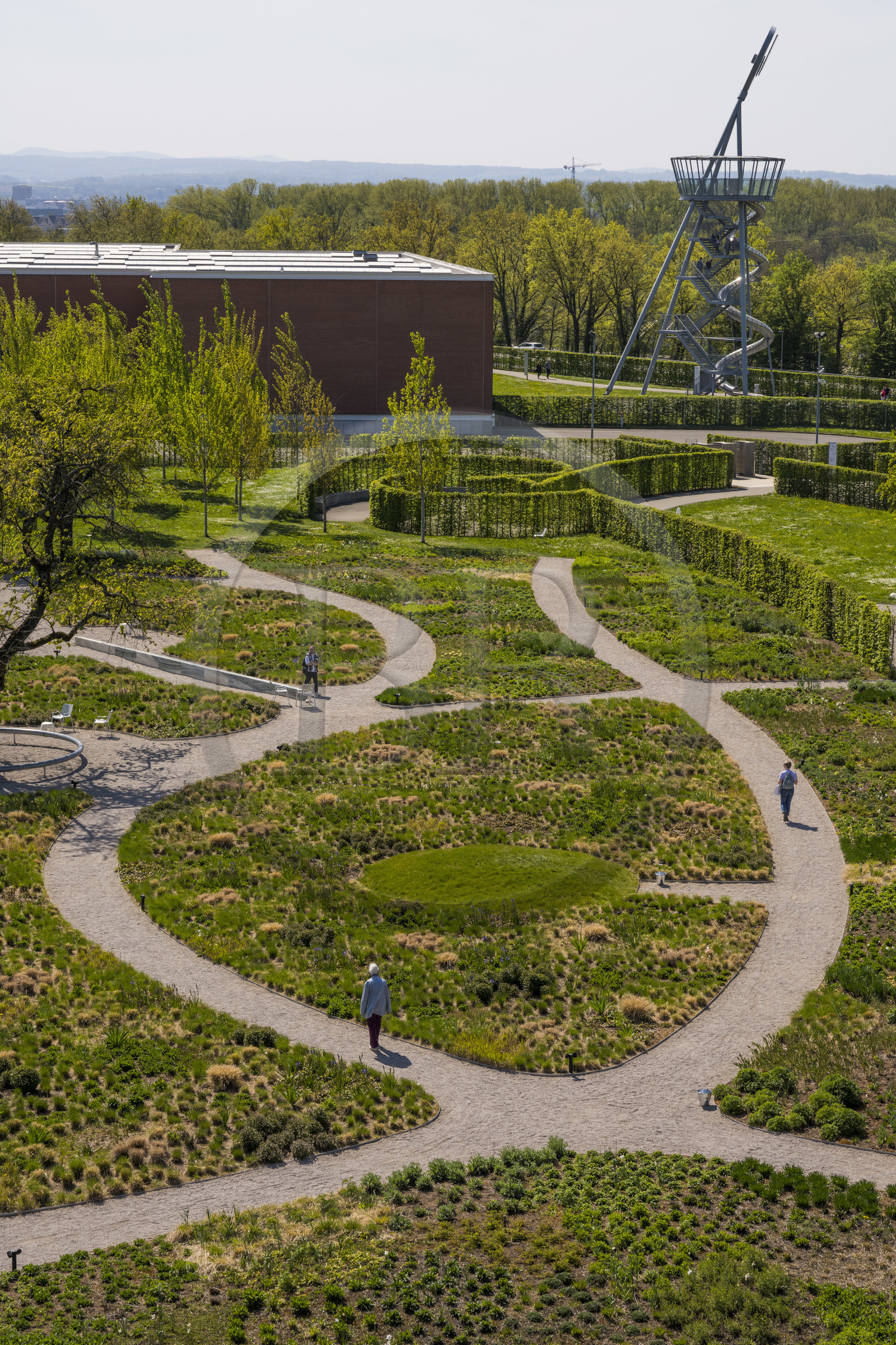 Allemagne, Bade-Wurtemberg, Weil am Rhein près de Bâle, le Vitra Campus, la Tour-Toboggan (2014) de l’artiste allemand Carsten Holler est à la fois une tour panoramique, un toboggan et une œuvre d’art