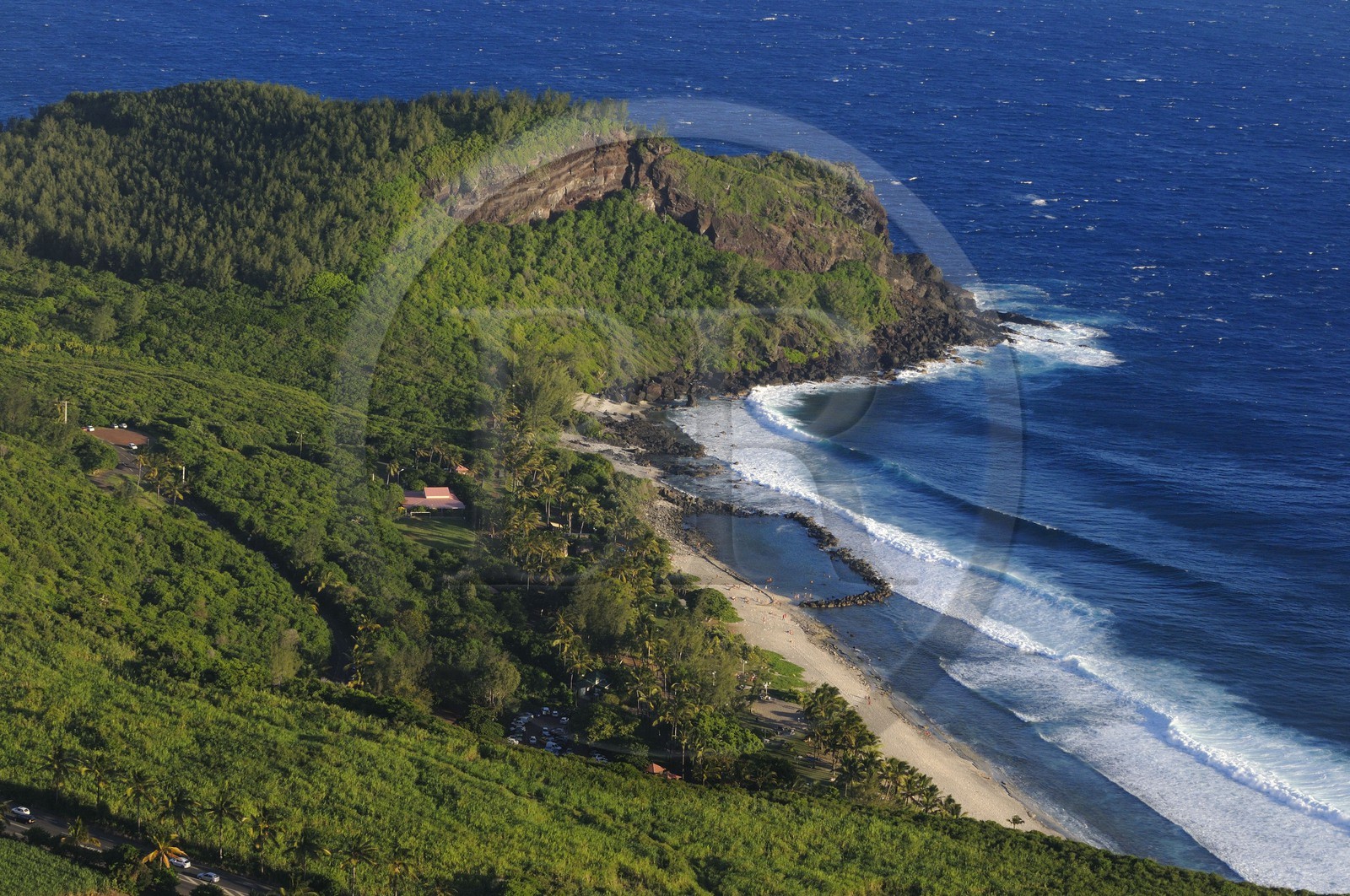 France, île de la Réunion, la côte sud, plage de Grand-Anse (vue aérienne)