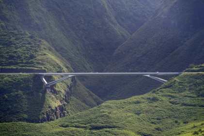 France, île de la Réunion, côte ouest, pont de la Grande Ravine sur la route des Tamarins à Trois Bassins (vue aérienne)