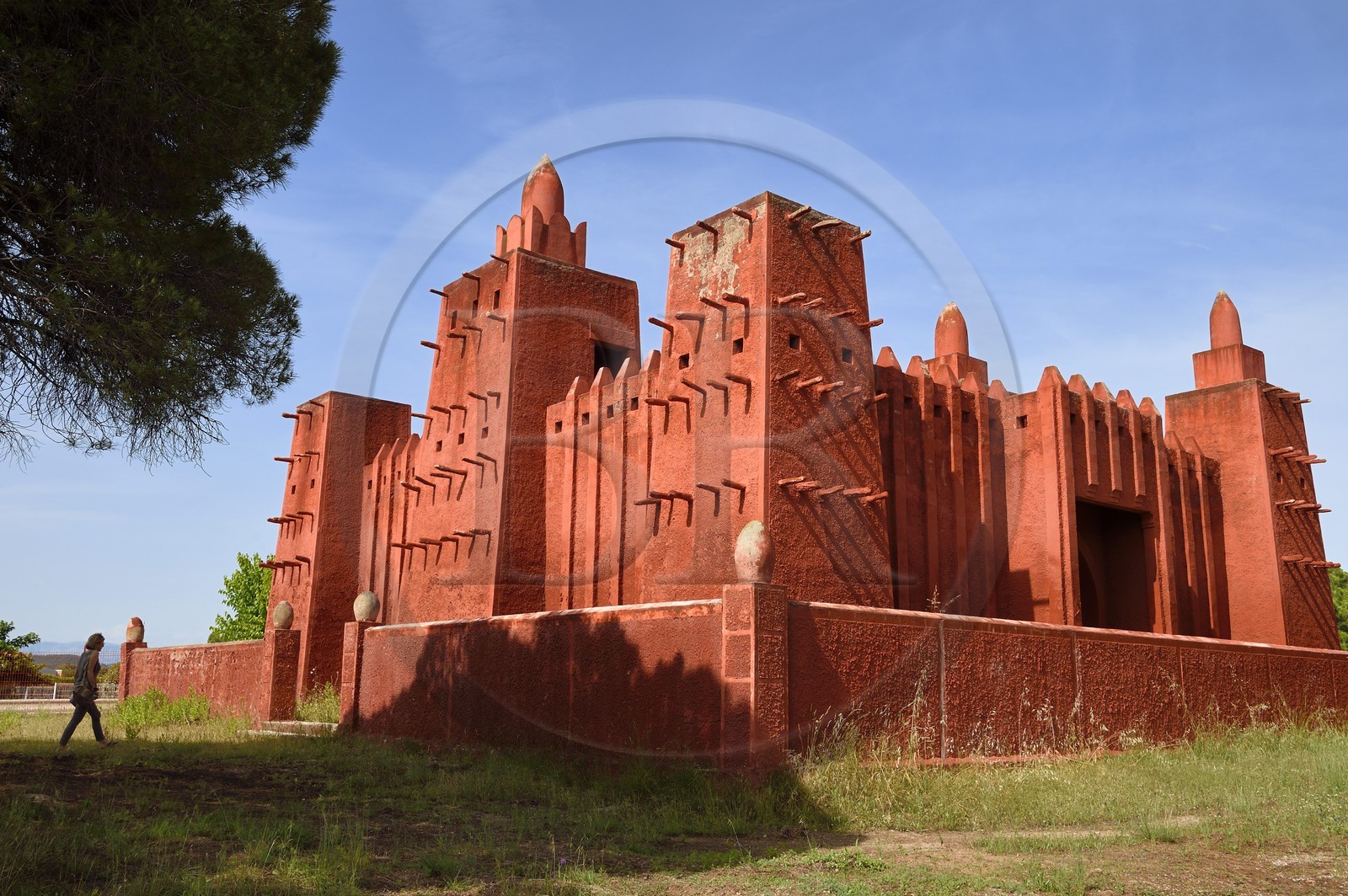 France, Var (83), Fréjus, ancien camp de Caïs, la mosquée soudanaise Missiri achevée en 1930, réplique de la mosquée de Djenné au Mali et inscrite à l'inventaire supplémentaire des monuments historiques