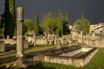 France, Vaucluse, Dentelles de Montmirail mountains,  Vaison la Romaine, Villasse archaeological site