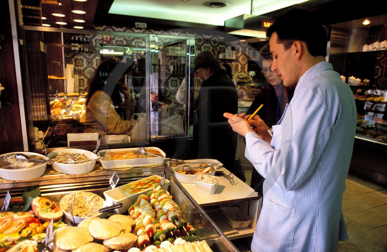 France, Paris (75), le célèbre traiteur Fauchon, place de la Madeleine