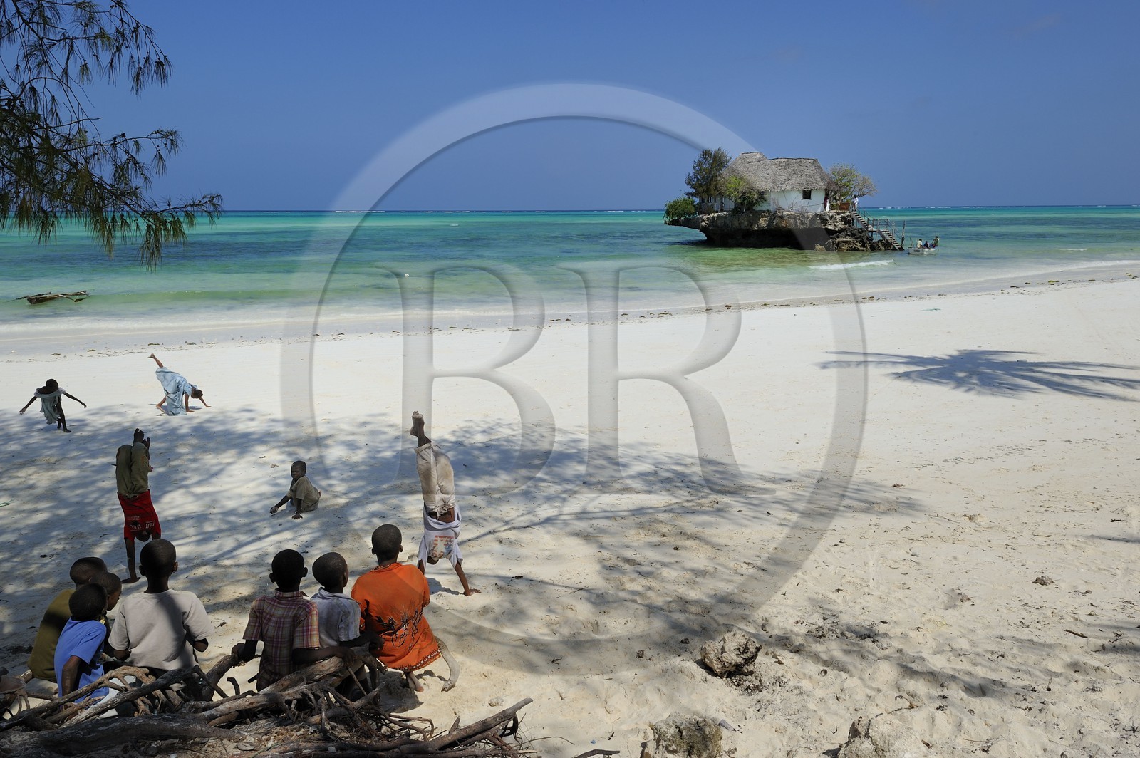 Tanzanie, archipel de Zanzibar, île de Unguja (Zanzibar), côte est, le restaurant The Rock perché sur un îlot à Pingwe