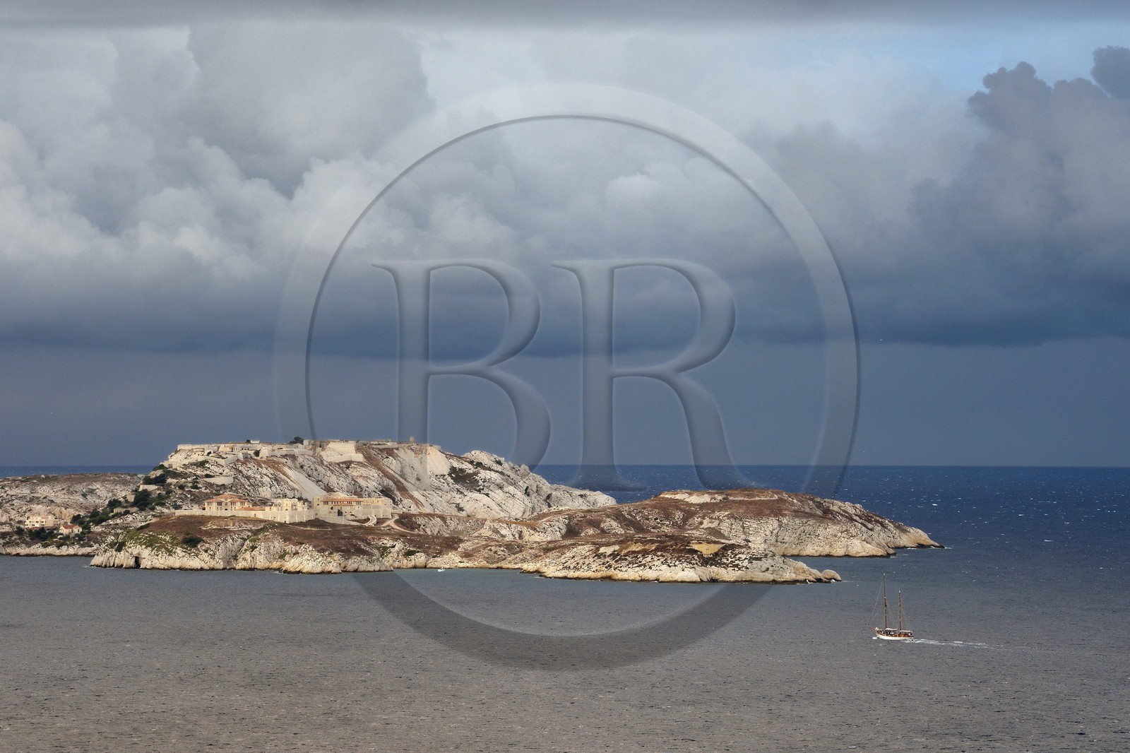 France, Bouches-du-Rhône (13), Marseille, Parc National des Calanques, Archipel des Iles du Frioul, Ile Ratonneau, ruines de l'hopital Caroline