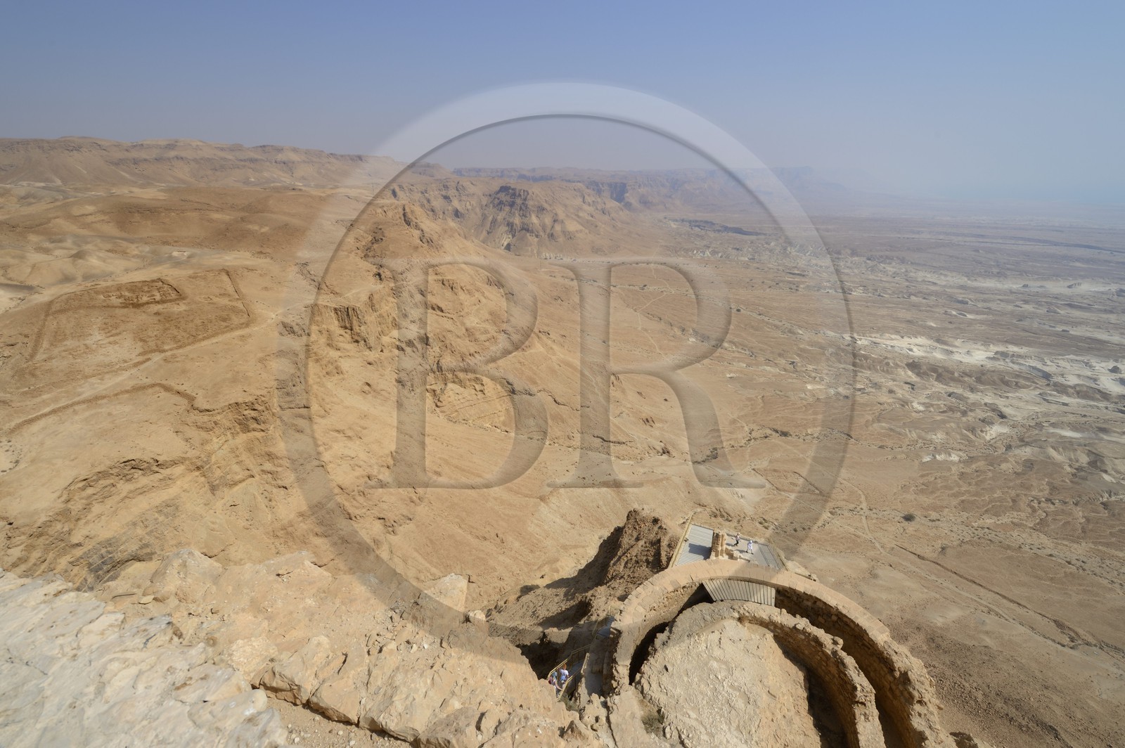 Israel, désert du Neguev, forteresse de Massada, classée Patrimoine Mondial de l'UNESCO, Palais suspendu d'Hérode dont la résidence privée s'étageait sur trois niveaux