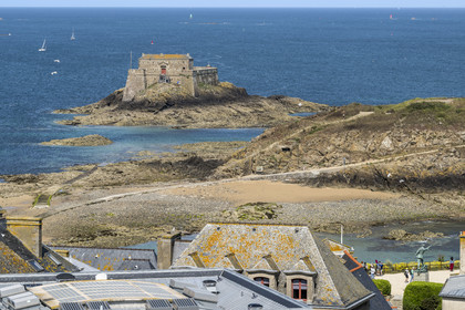 France, Ille et Vilaine, Cote d'Emeraude (Emerald Coast), Saint Malo, the Petit-Bé fort built by Vauban and the statue of the privateer Robert Surcouf on the ramparts of the garden of Place du Québec