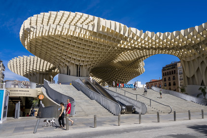 Espagne, Andalousie, Séville, Plaza de la Encarnacion - Plaza Mayor, Metropol Parasol ou Setas de Sevilla (construit en 2011) par l'architecte  Jurgen Mayer-Hermann