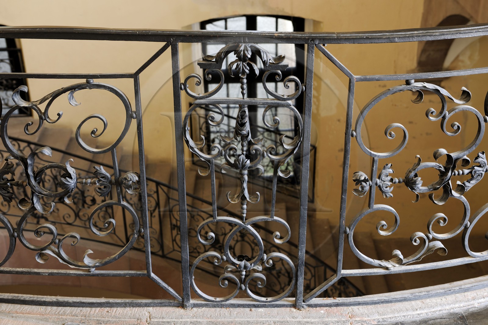 France, Vosges (88), Senones, capitale de l’ex-Principauté de Salm-Salm rattachée à la France en 1793, l'escalier dont les grilles sont signées Jean Lamour dans l'abbaye