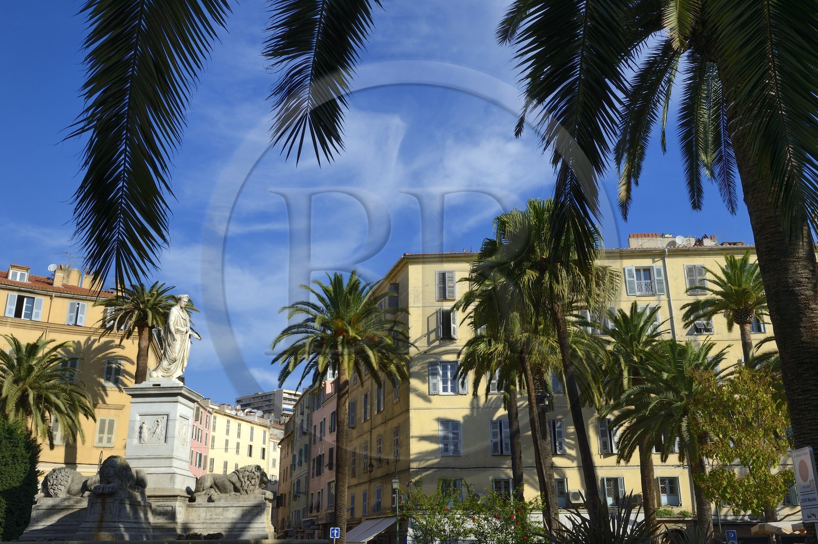 France, Corse-du-Sud (2A), Ajaccio, place du Maréchal Foch (Place des Palmiers), la statue de Napoléon Bonaparte en consul romain oeuvre du sculpteur Massimiliano Laboureur