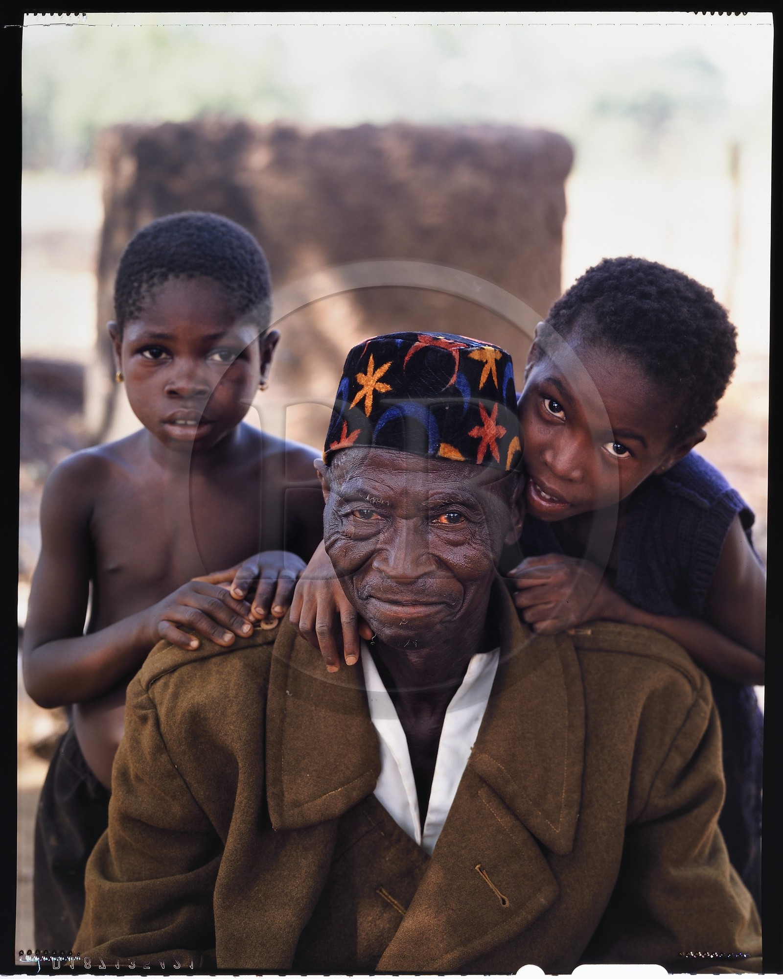 Burkina Faso, Poni province, Lobi land, Loropéni, veteran of the French army in military coat and two of his little sons