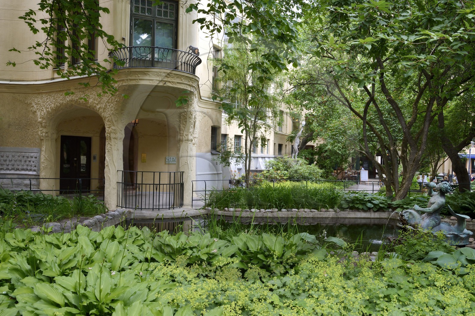 Suède, Stockholm, la piscine et Spa de Centralbadet située dans un immeuble Modern Style avec jardin datant de 1909