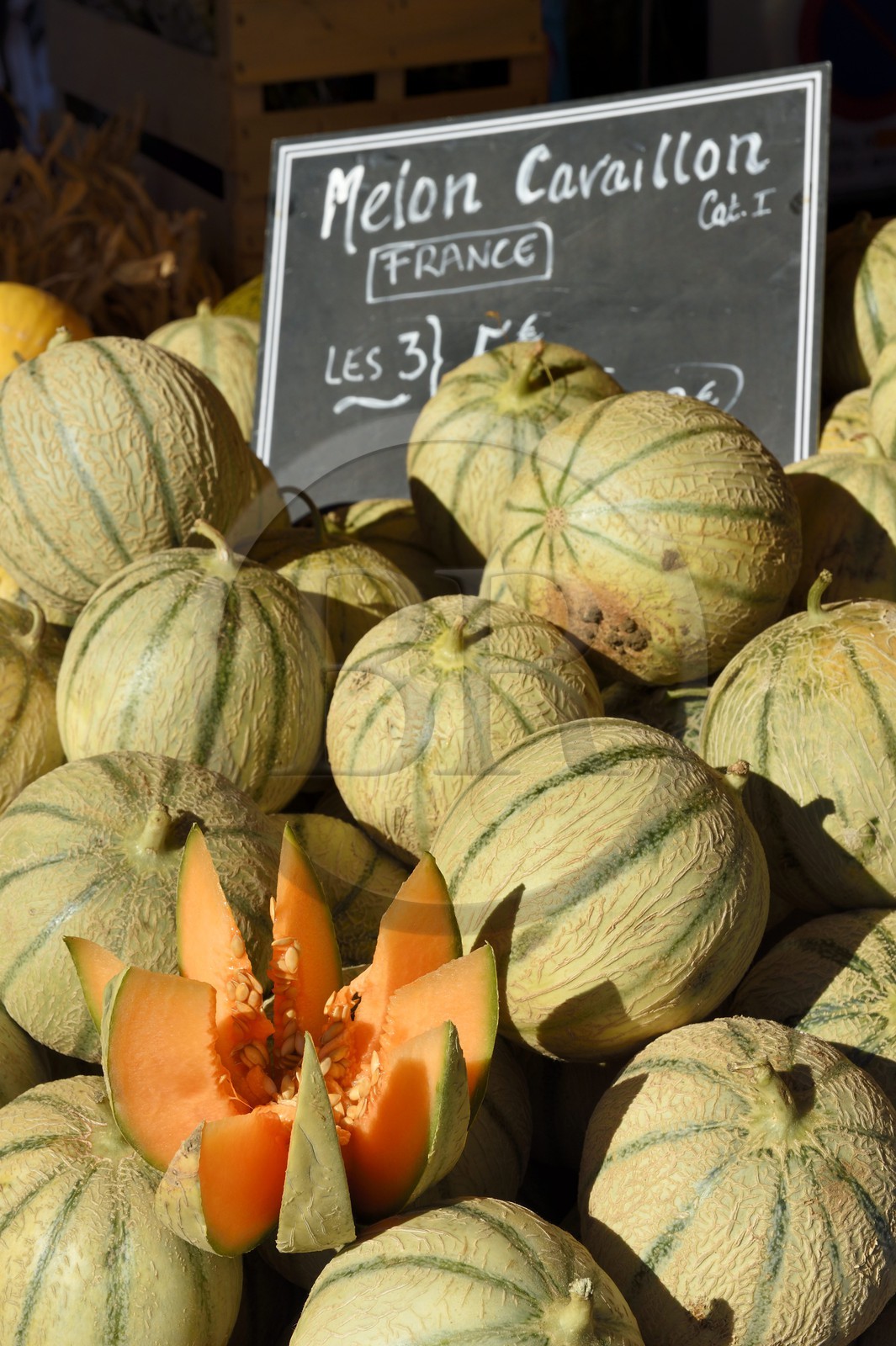 France, Var (83), La Dracénie, Les Arcs-sur-Argens, melons de Cavaillon sur le marché
