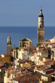 France, Alpes-Maritimes (06), Menton, la vieille ville dominée par la Basilique Saint Michel