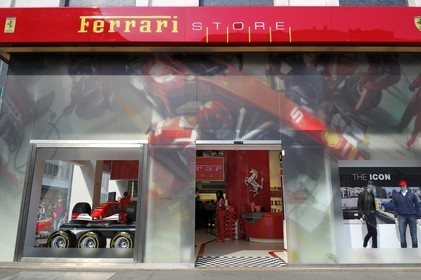 Italie, Lombardie, Milan, le Ferrari Store Milano