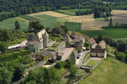 France, Dordogne (24), Périgord Noir, vallée de la Dordogne, Vézac, les jardins du château de Marqueyssac du XVIIIe siècle (vue aérienne)