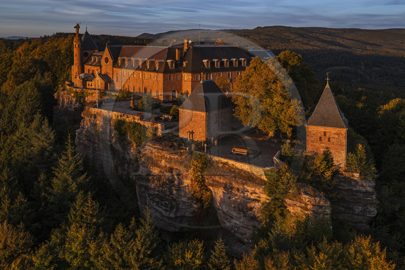 France, Bas-Rhin (67), Mont Saint-Odile, abbaye de Hohenbourg encore appelée couvent du Mont-Sainte-Odile, statue de Sainte Odile placée sur le toit du couvent et faisant face à la plaine d'Alsace (vue aérienne)