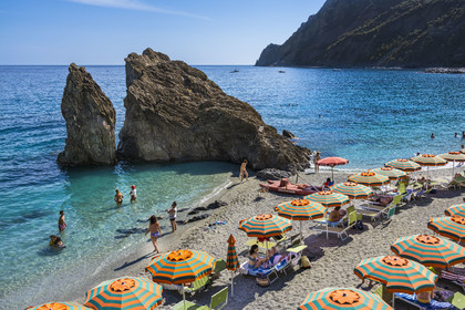 Italie, Ligurie, Cinque Terre, parc national des Cinque Terre classé Patrimoine Mondial de l'UNESCO, la grande plage du village de Monterosso al Mare