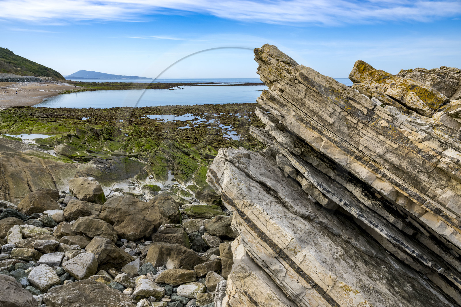 France, Pyrénées-Atlantiques (64), la côte du Pays-Basque, Guéthary, la cote rocheuse, roche de flysch