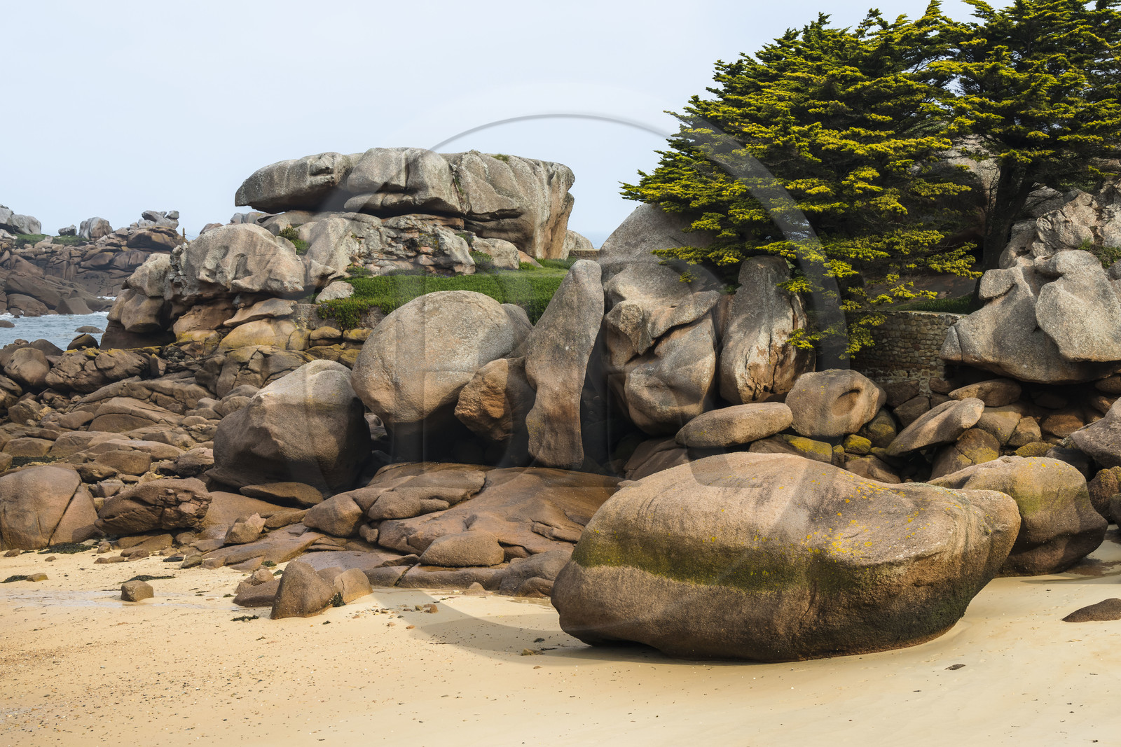 France, Côtes-d'Armor (22), Côte de Granit Rose, Trégastel, Ile Renote, le chaos granitique