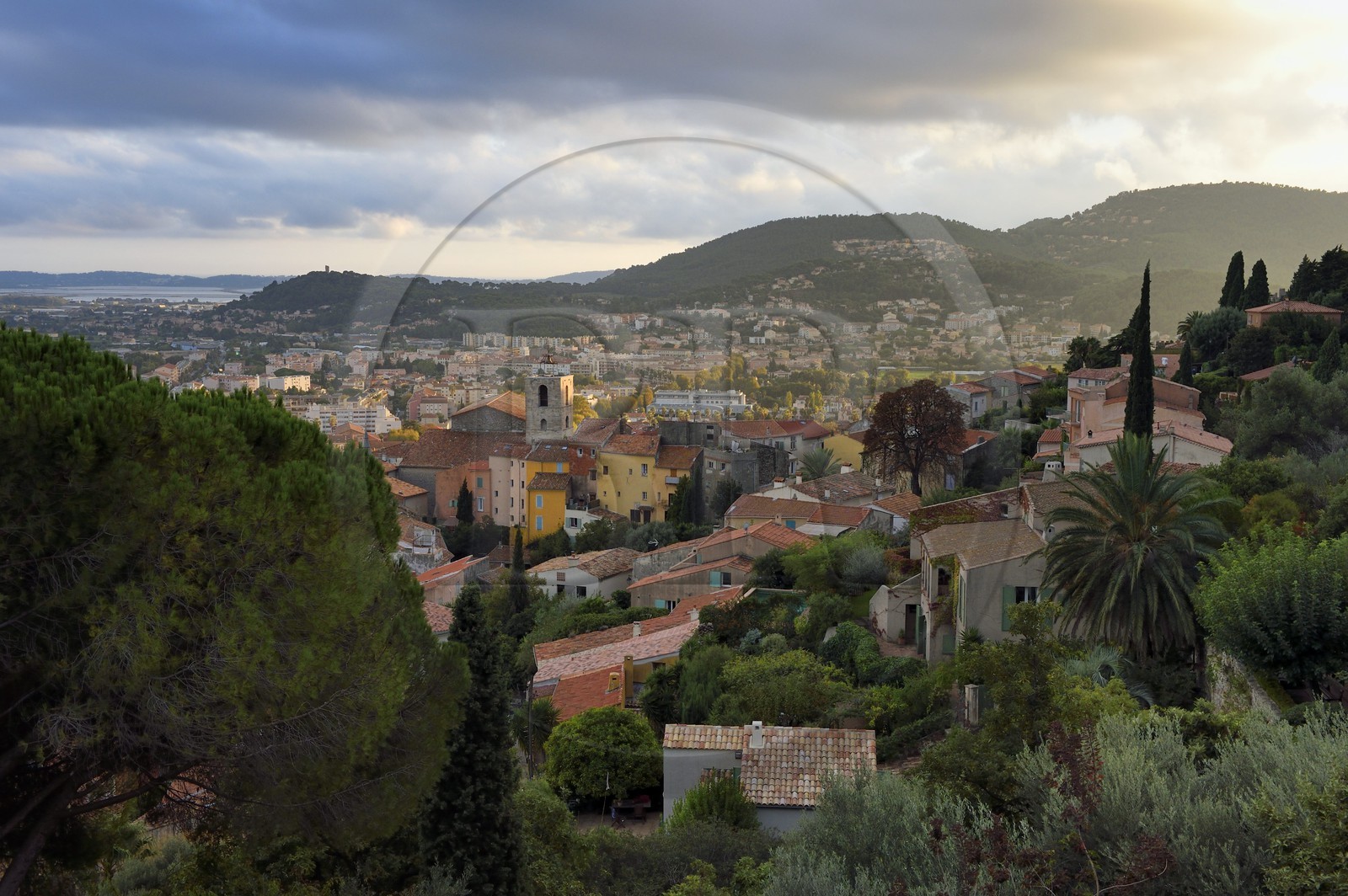 France, Var (83), Hyères, la vieille ville et la Collégiale Saint-Paul