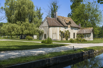 France, Oise (60), Chantilly, le chateau de Chantilly, le Hameau dans le parc du Domaine