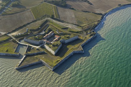 France, Charente-Maritime (17), ile de Ré, Fort de la Prée  au sud de La Flotte (vue aérienne)