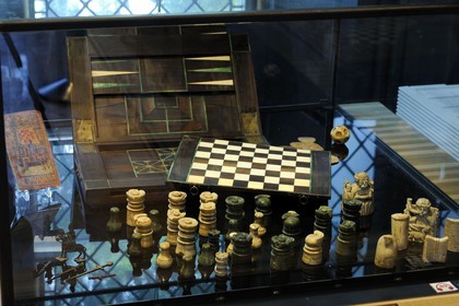 France, Paris (75), musée du Moyen-Age, ancien hôtel de Cluny, jeux du moyen-âge dont échecs et tarot