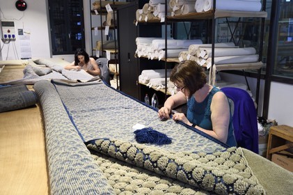 France, Var (83), Presqu'Ile de Saint-Tropez, Cogolin, la Manufacture Cogolin fabrique des tapis depuis 1924, chaque lé est tissé individuellement et assemblé aux autres à la main