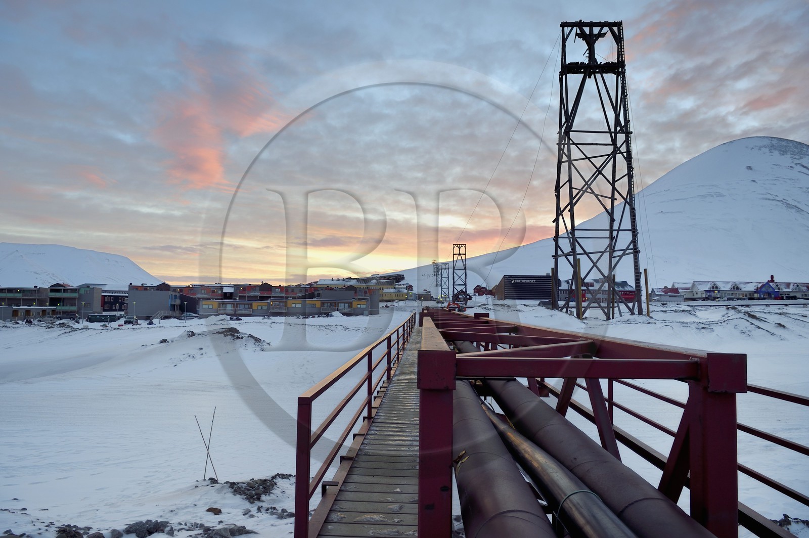 Norway, Svalbard, Spitzbergen, Longyearbyen, thermal heating pipes that cross Longyearbyen above ground because of permafrost and former coal carrying headframes