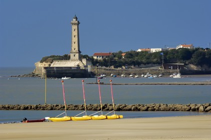 France, Charente-Maritime (17), plage et phare de Saint-Georges-de-Didonne