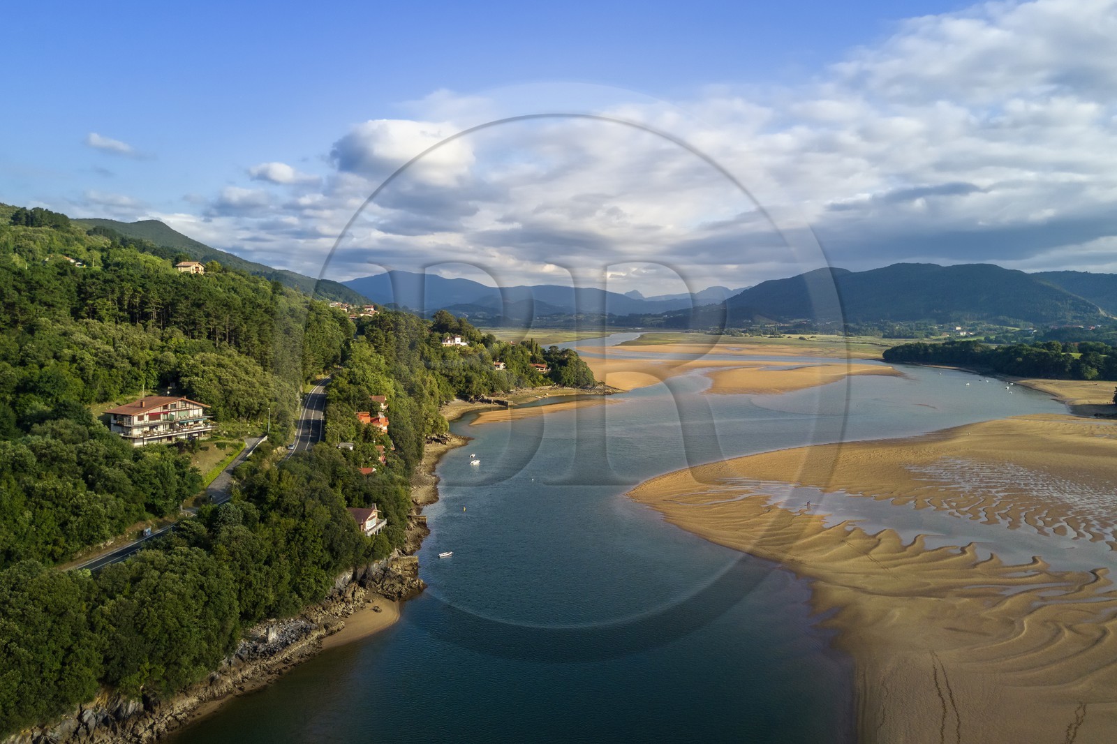Spain, Basque Country, Biscay Province, Gernika-Lumo region, Urdaibai estuary Biosphere Reserve, estuary of the Oka River at low tide south of Mundaka (aerial view)