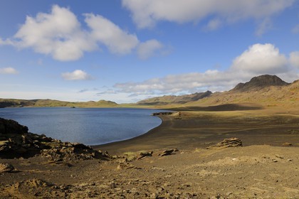 Islande, Région de Reykjavik, vallée de Krisuvik, le lac Kleifarvatn