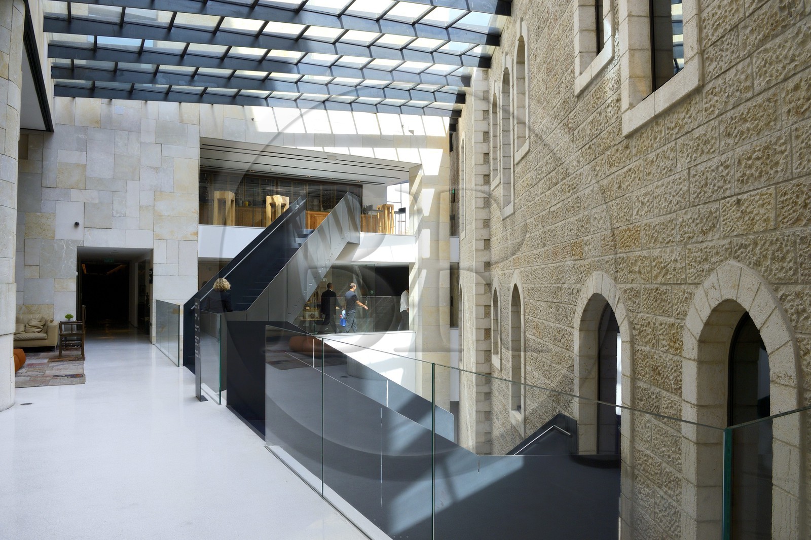 Israel, Jerusalem, le Mamilla Hotel en bordure du centre commercial de luxe de la rue piétonne Mamilla dans la ville moderne, conçu en collaboration avec Luxury Hotels Alrov et en partenariat avec les architectes Moshe Safdie et Piero Lissoni