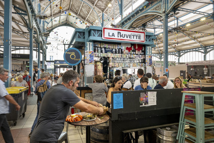 France, Côte-d'Or (21), Dijon, zone classée Patrimoine Mondial de l'UNESCO, les halles centrales, marché couvert