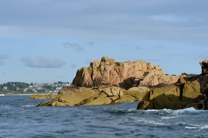 France, Côtes-d'Armor (22), Côte de Granit Rose, Perros-Guirec, Ploumanac'h, la pointe de Squewel France, Cotes-d'Armor, Cote de Granit Rose (the Pink Granite coast), Perros Guirec, Ploumanach, Pointe de Squewel