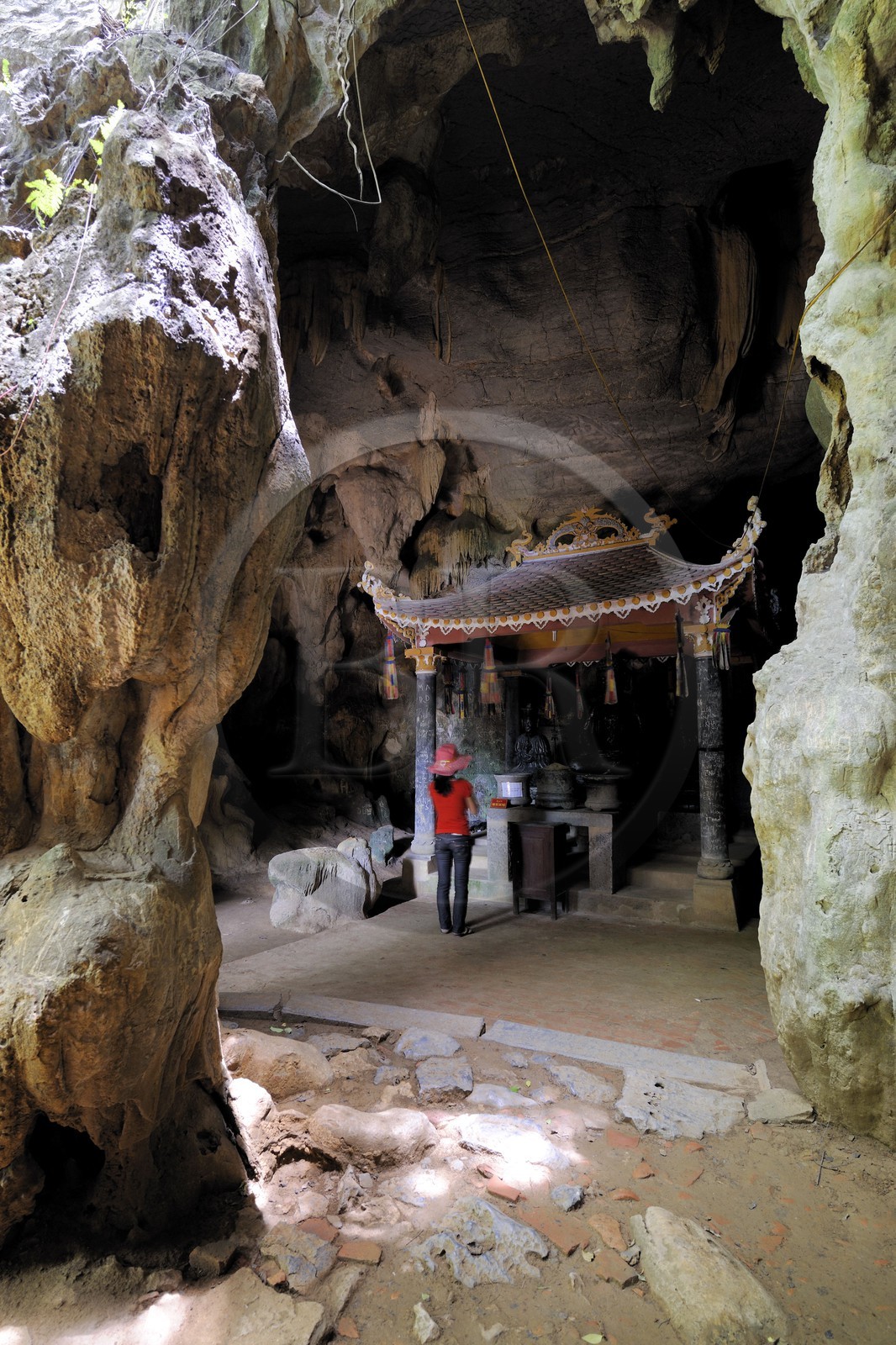 Vietnam, province de Ninh Binh, pagode partiellement troglodytique de Bich Dong, temple de la grotte