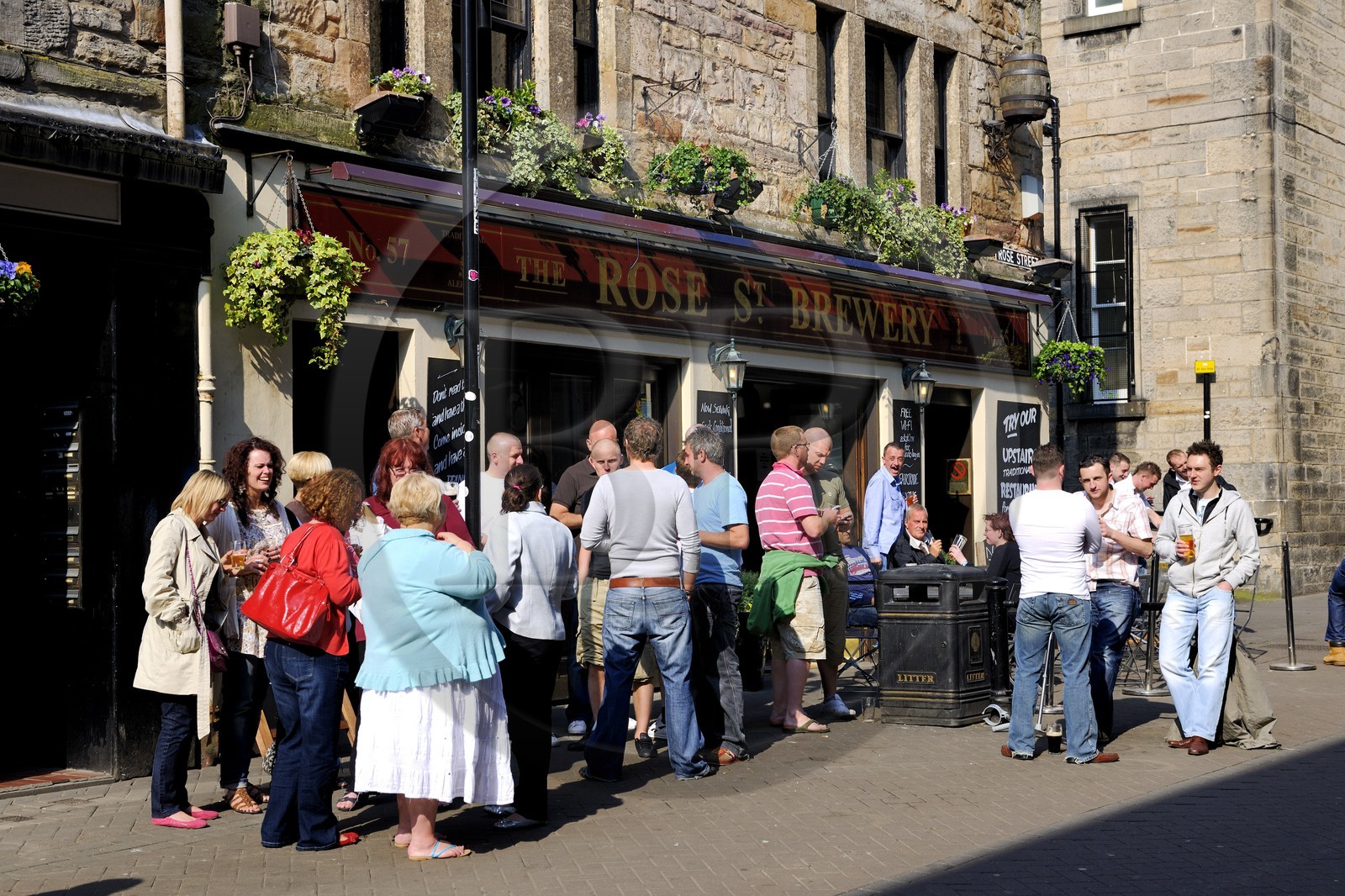United Kingdom, Scotland, Edinburgh, listed as World Heritage by UNESCO, pub in Rose street right behind Princes street