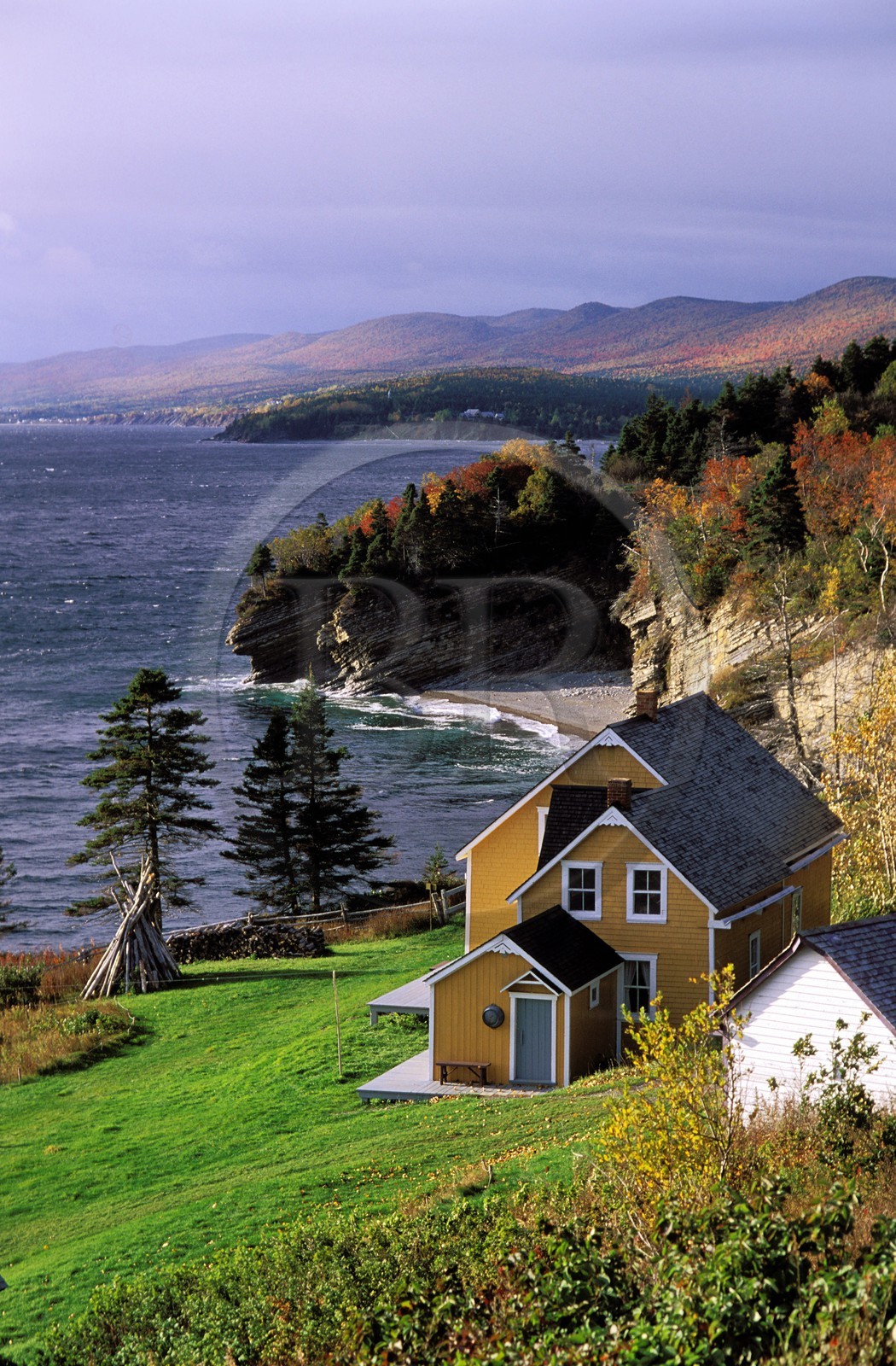 Canada, Québec, Gaspésie, le Parc National de Forillon, maison traditionnelle à l' Anse-Blanchette