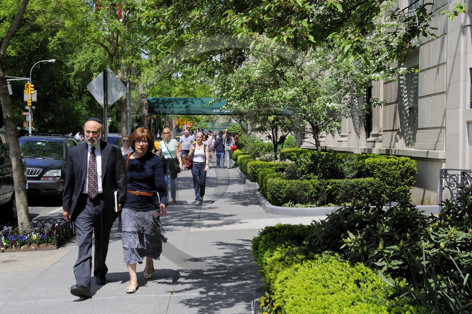 Etats-Unis, New York, Manhattan, Upper East side, couple de juifs orthodoxes sur  Central Park East