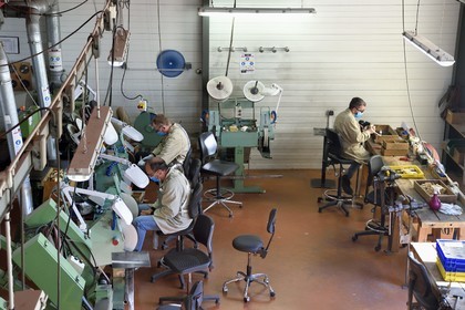 France, Dordogne (24), Périgord Vert, Nontron, fabrication artisanale des couteaux de Nontron à la Coutellerie Nontronnaise