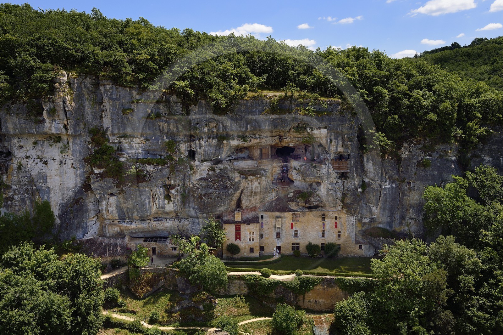 France, Dordogne, Perigord Noir, Vezere Valley, Tursac, the 16th century Reignac troglodytic and fortified house (aerial view)