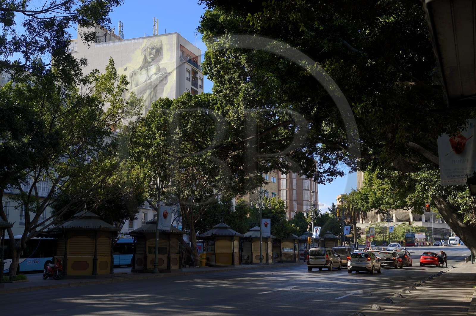 Espagne, Andalousie, Malaga, quartier Soho, barrio de las Artes (quartier des Arts), Maus street art, Infinitud del Universo de l'artiste Faith47 dans l'avenue Alameda Principal