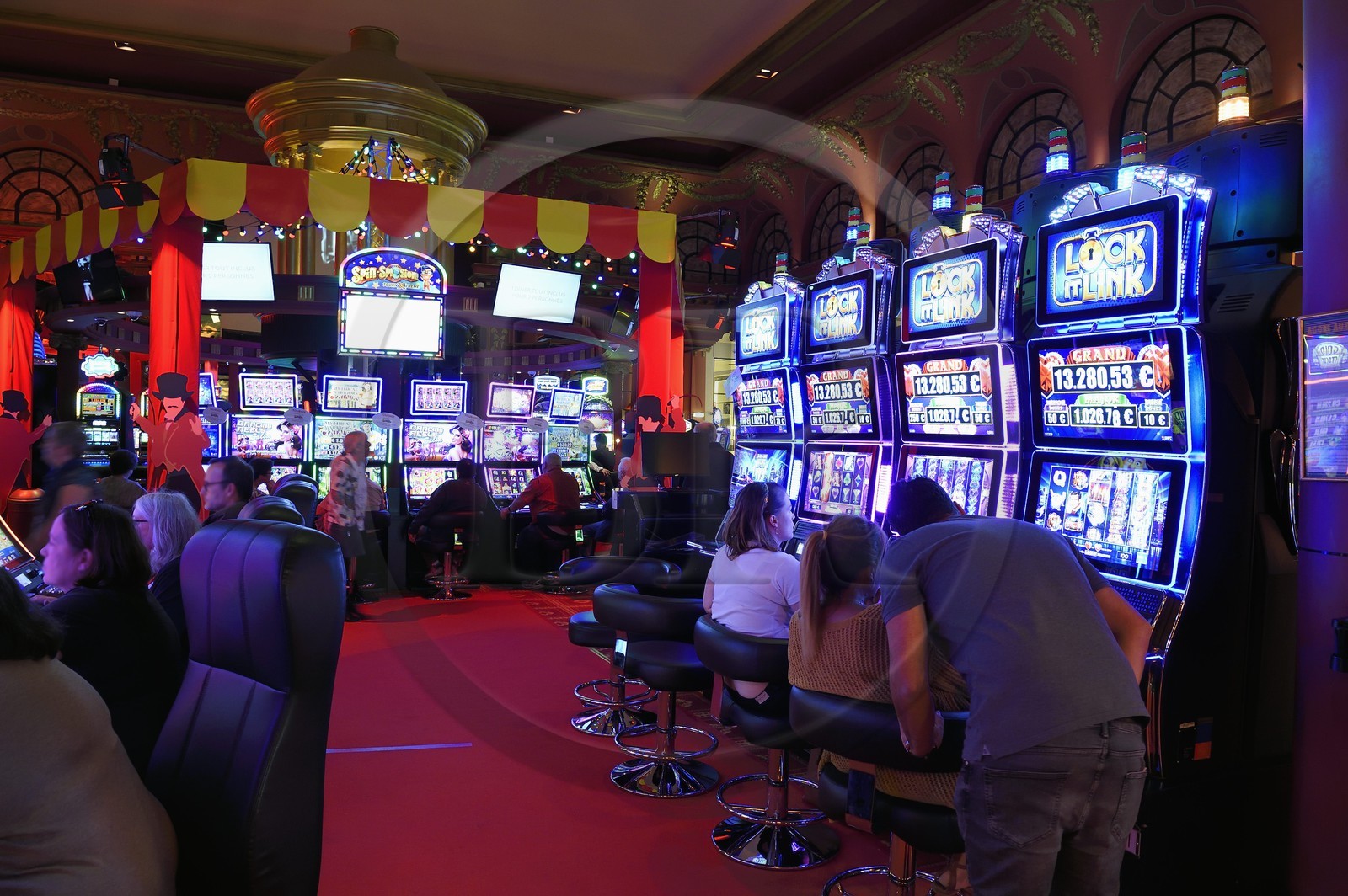 France, Calvados (14), Pays d'Auge, Deauville, Casino Barriere de Deauville), les machines à sous ou bandit manchot