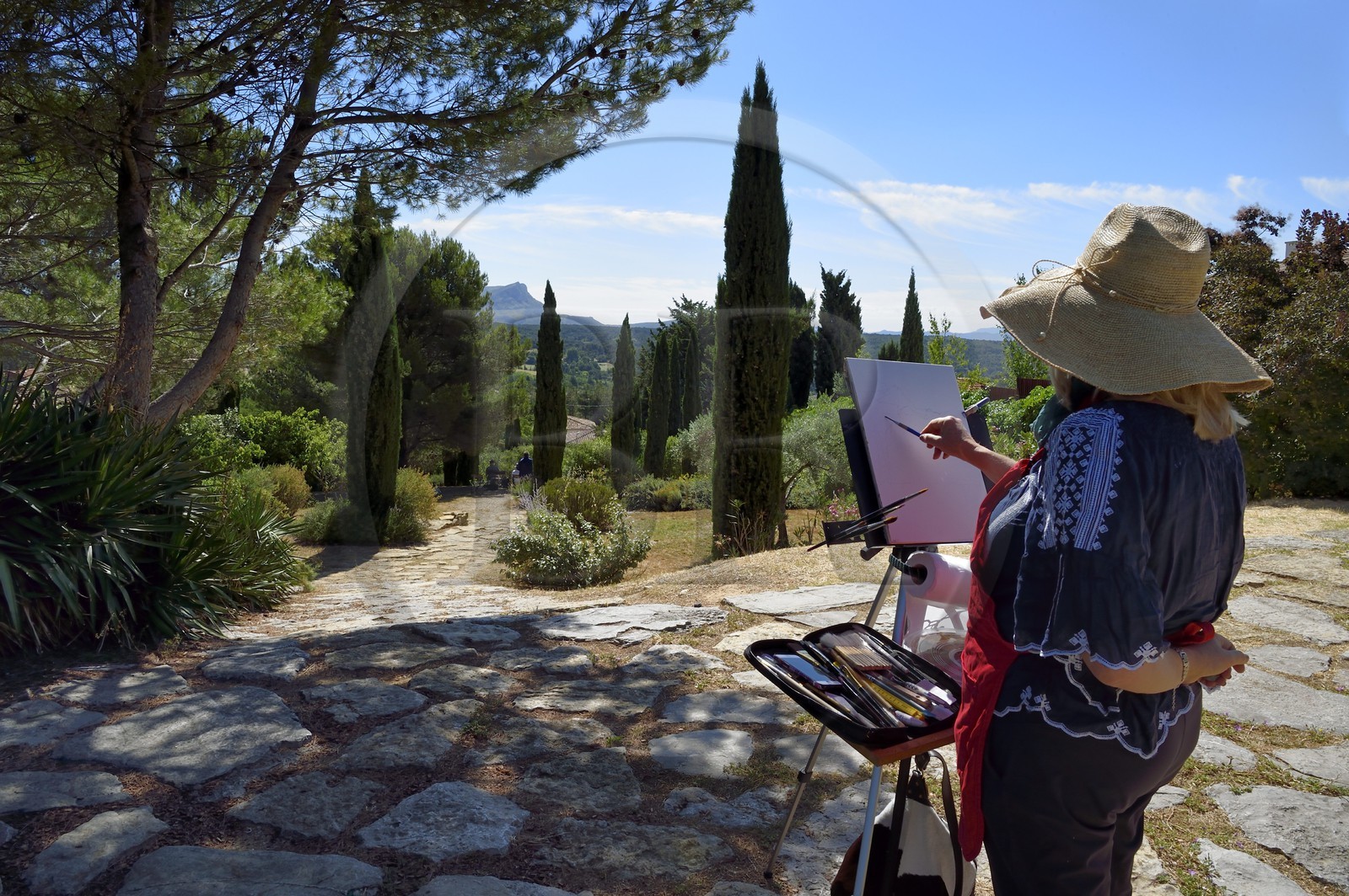 France, Bouches-du-Rhône (13), Aix en Provence, artiste peintre sur le terrain des Peintres, les tableaux les plus célèbres de Paul Cézanne ont été peints depuis ce  panorama sur la montagne Sainte-Victoire, situé chemin de la Marguerite sur la colline des Lauves