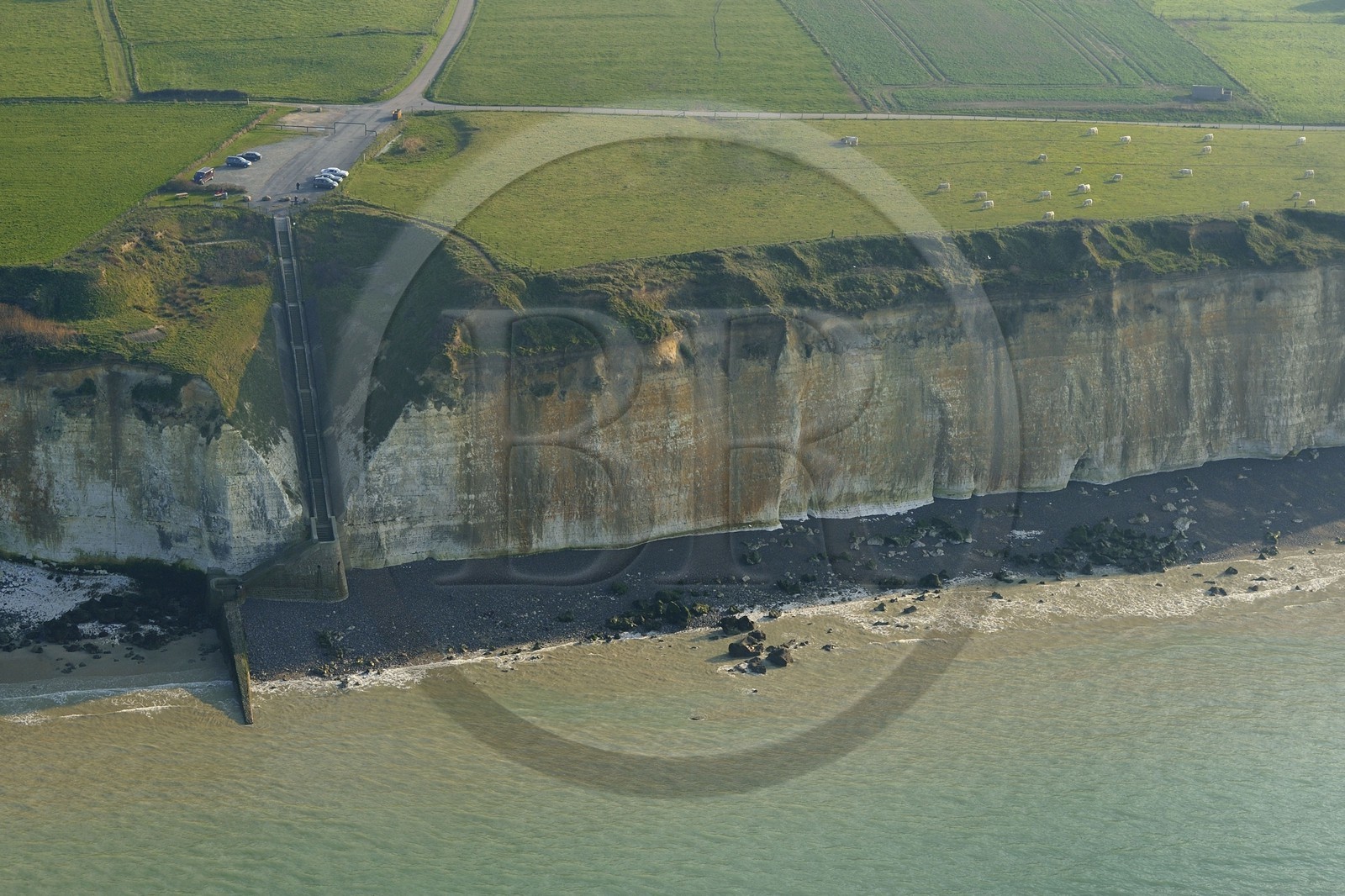 France, Seine-Maritime (76), Pays de Caux, Sotteville-sur-Mer, falaises calcaires de la Côte d'Albâtre (vue aérienne)