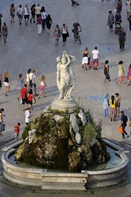 France, Hérault (34), Montpellier, Place de la Comédie, fontaine des Trois Grâces